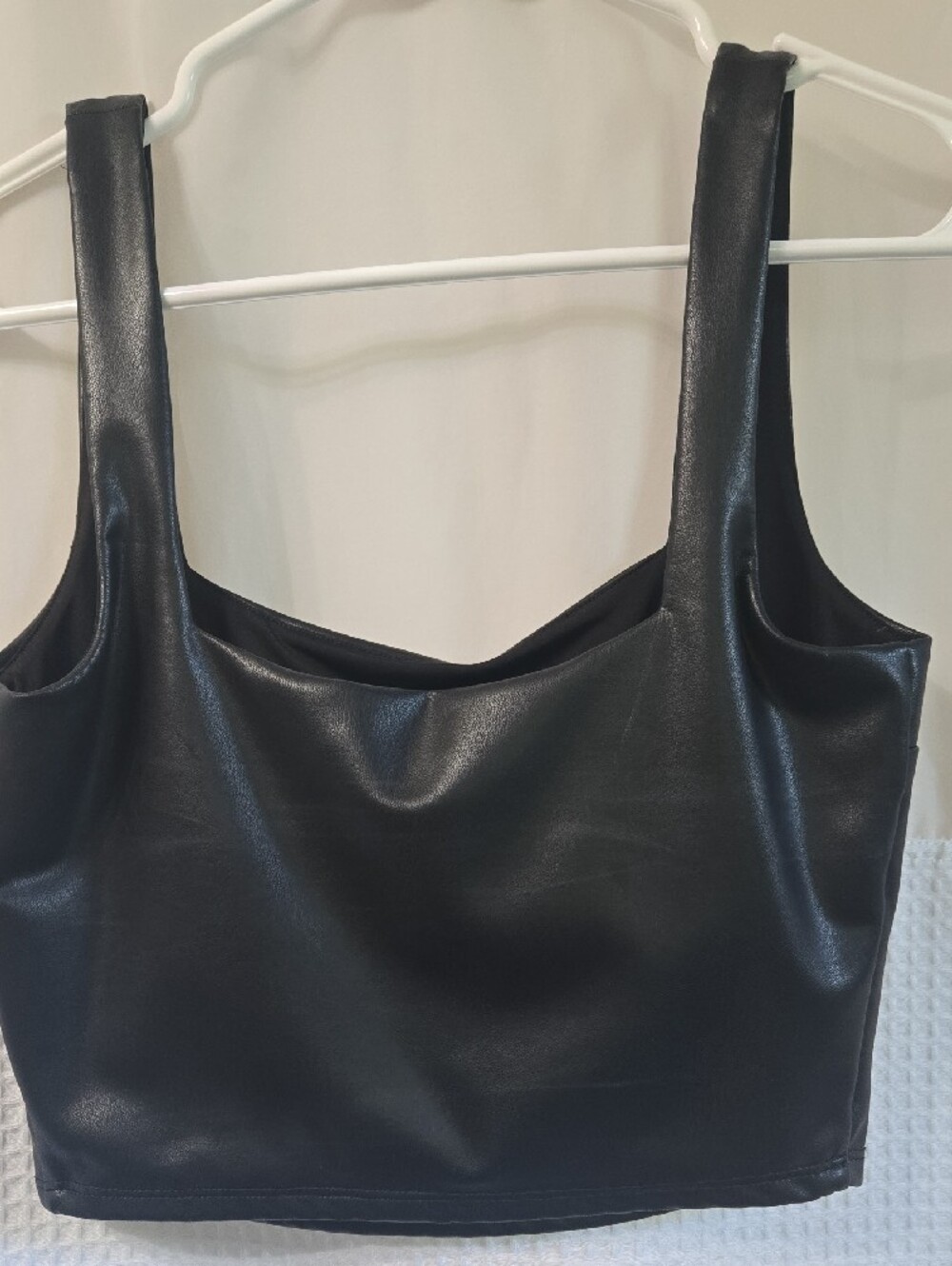 Express Body Contour Black Faux Leather Crop Cami - Picture 3 of 3